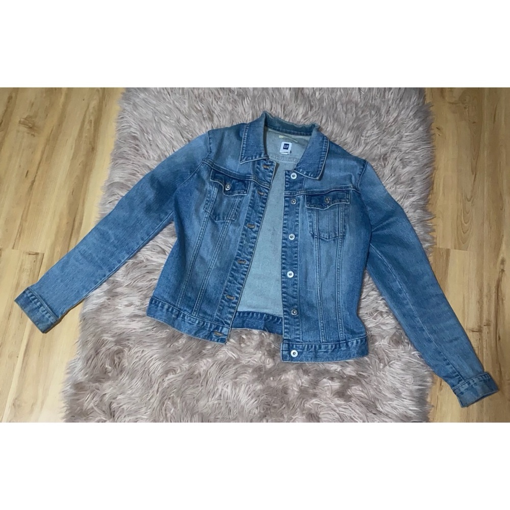 Women’s GAP jean jacket